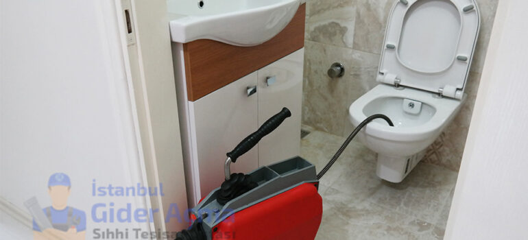 Giderin İçine Dolanmış Ağaç Kökünün Çıkartılması